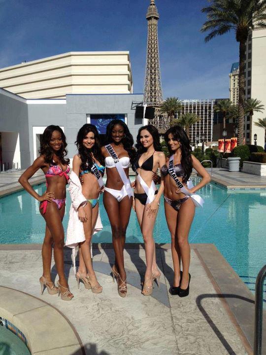 ชุดว่ายน้ำ Miss Universe 2012