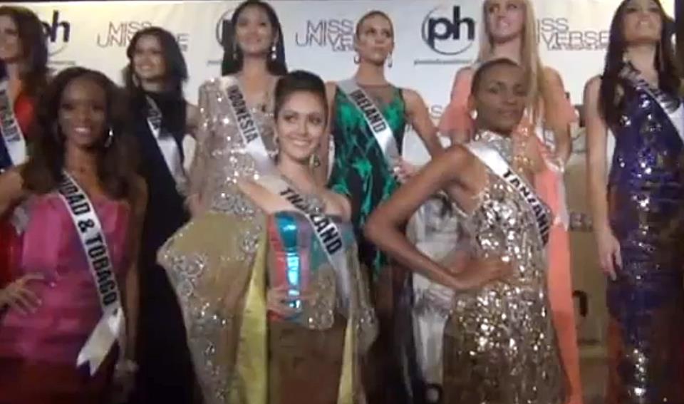 Miss Universe  2012 Contestans welcome to LAS VEGAS fashion