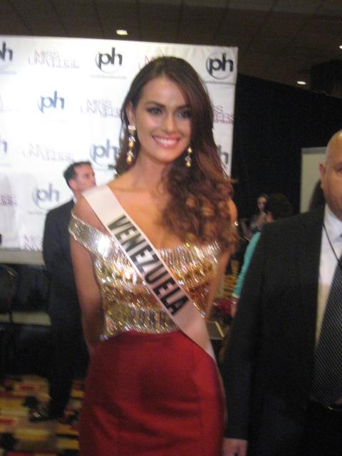 Miss Universe  2012 Contestans welcome to LAS VEGAS fashion