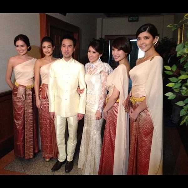 ชมภาพ...งานหมั้นสุดหวาน ของ เบลล์ ไชน่าดอลล์ กับ พิฑฒิ แฟนหนุ่มนอกวงการ