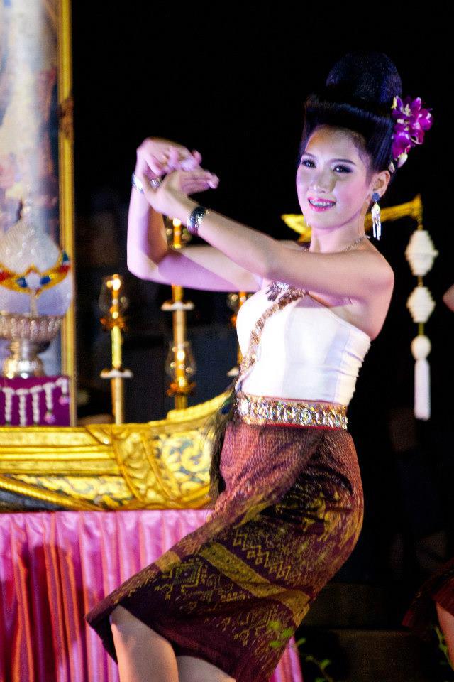 สาวสวย วงโปงลาง