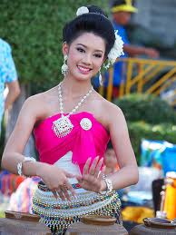 สาวสวย วงโปงลาง