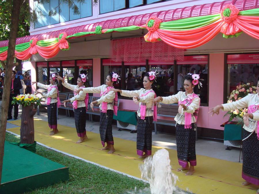 สาวสวย วงโปงลาง