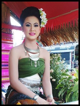 สาวสวย วงโปงลาง