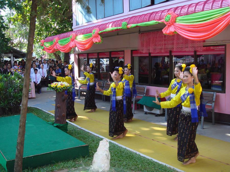 สาวสวย วงโปงลาง