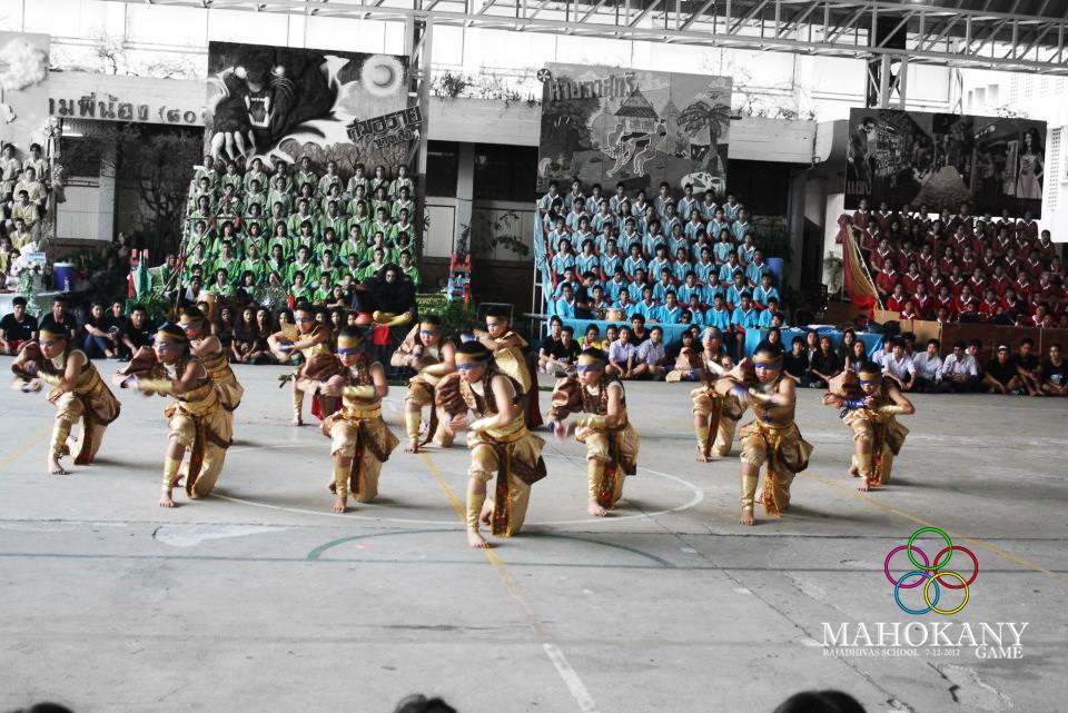 โชว์หรีด ผู้นำเชียร์ จากวาสุกรี สีฟ้า [ชนะเลิศที่ 1] 2 ปีซ้อน มาในคอนเซพ ศึกเจ้ามวยไทย