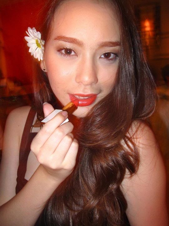 เค้าว่ากันว่า นุช นีรนาทตัวจริงสวยเด่นสง่าขาวโอโม่จนทุกคนต้องเหลียวหลังมองจริงหรือ?