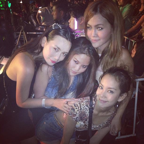 เค้าว่ากันว่า นุช นีรนาทตัวจริงสวยเด่นสง่าขาวโอโม่จนทุกคนต้องเหลียวหลังมองจริงหรือ?