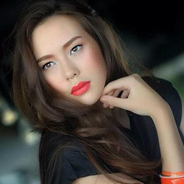 เค้าว่ากันว่า นุช นีรนาทตัวจริงสวยเด่นสง่าขาวโอโม่จนทุกคนต้องเหลียวหลังมองจริงหรือ?