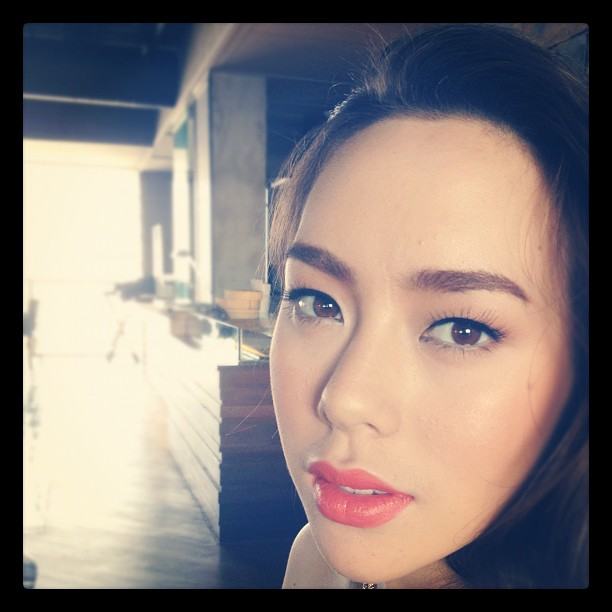 เค้าว่ากันว่า นุช นีรนาทตัวจริงสวยเด่นสง่าขาวโอโม่จนทุกคนต้องเหลียวหลังมองจริงหรือ?