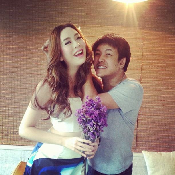 เค้าว่ากันว่า นุช นีรนาทตัวจริงสวยเด่นสง่าขาวโอโม่จนทุกคนต้องเหลียวหลังมองจริงหรือ?