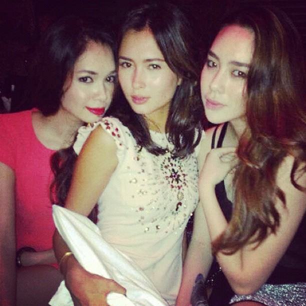 เค้าว่ากันว่า นุช นีรนาทตัวจริงสวยเด่นสง่าขาวโอโม่จนทุกคนต้องเหลียวหลังมองจริงหรือ?