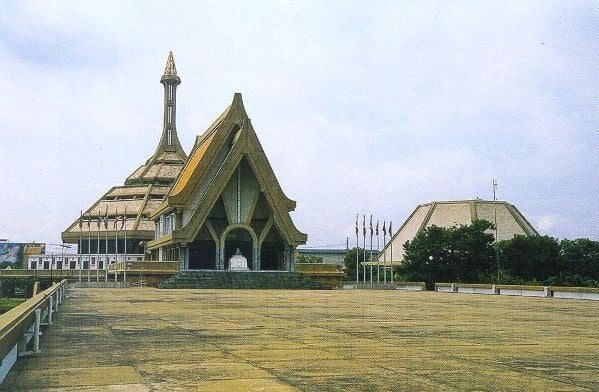 สถาปัตยกรรมไทย ในปทุมธานี