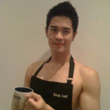 ใครรู้จักคนในรูปบ้าง ?