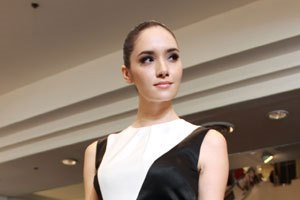 ฮือฮา! ซาร่า มาลากุล เล่นหนังฮอลลีวูด ลงทุนเปลือยอก