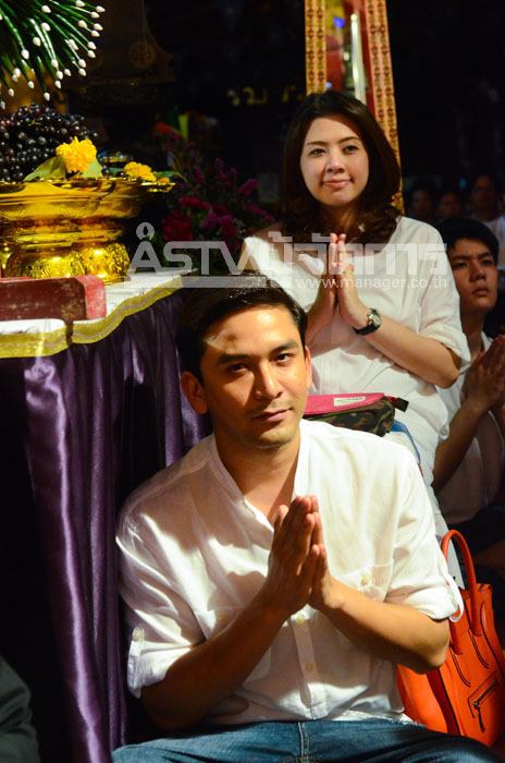 &ldquo;อั้ม&rdquo; ควง &ldquo;แอมป์&rdquo; นำทีมดาราแห่บูชาพระราหู