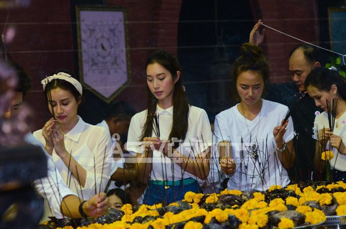 &ldquo;อั้ม&rdquo; ควง &ldquo;แอมป์&rdquo; นำทีมดาราแห่บูชาพระราหู