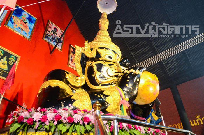 &ldquo;อั้ม&rdquo; ควง &ldquo;แอมป์&rdquo; นำทีมดาราแห่บูชาพระราหู