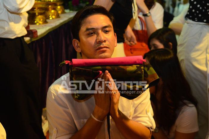 &ldquo;อั้ม&rdquo; ควง &ldquo;แอมป์&rdquo; นำทีมดาราแห่บูชาพระราหู