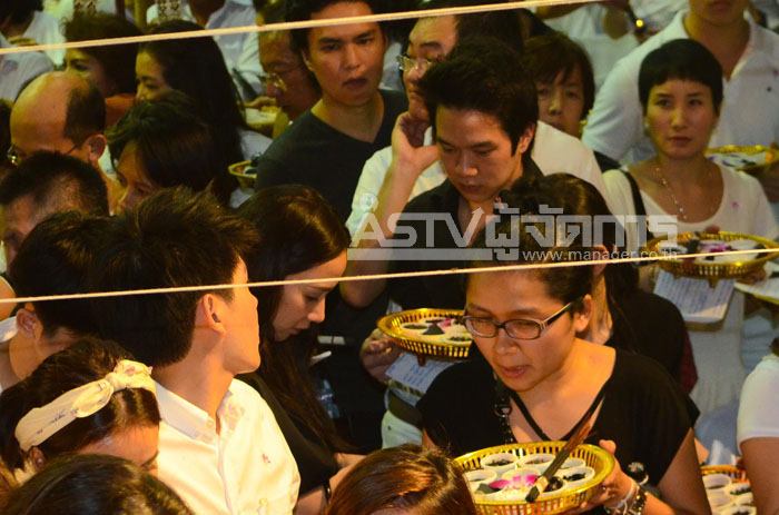 &ldquo;อั้ม&rdquo; ควง &ldquo;แอมป์&rdquo; นำทีมดาราแห่บูชาพระราหู