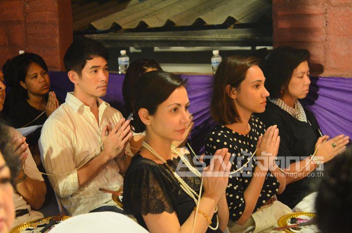 &ldquo;อั้ม&rdquo; ควง &ldquo;แอมป์&rdquo; นำทีมดาราแห่บูชาพระราหู