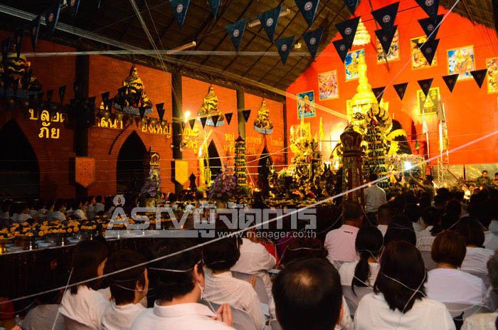 &ldquo;อั้ม&rdquo; ควง &ldquo;แอมป์&rdquo; นำทีมดาราแห่บูชาพระราหู