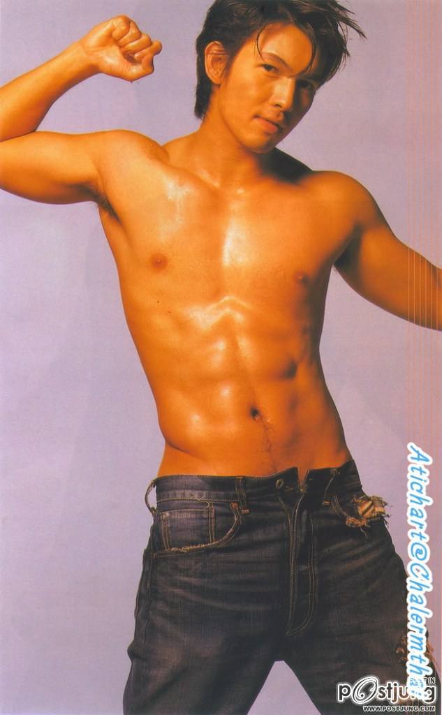 รอผลงานพี่อั้มกล้ามปู