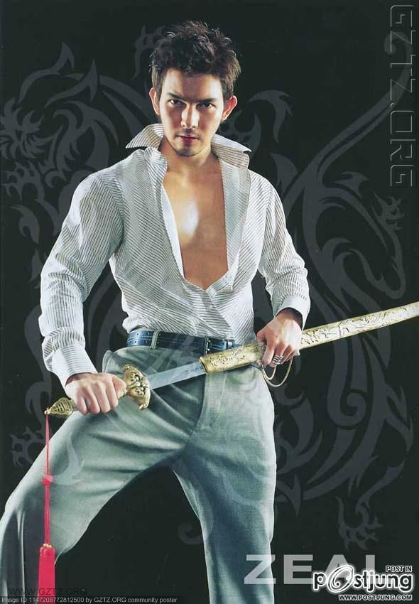 รอผลงานพี่อั้มกล้ามปู