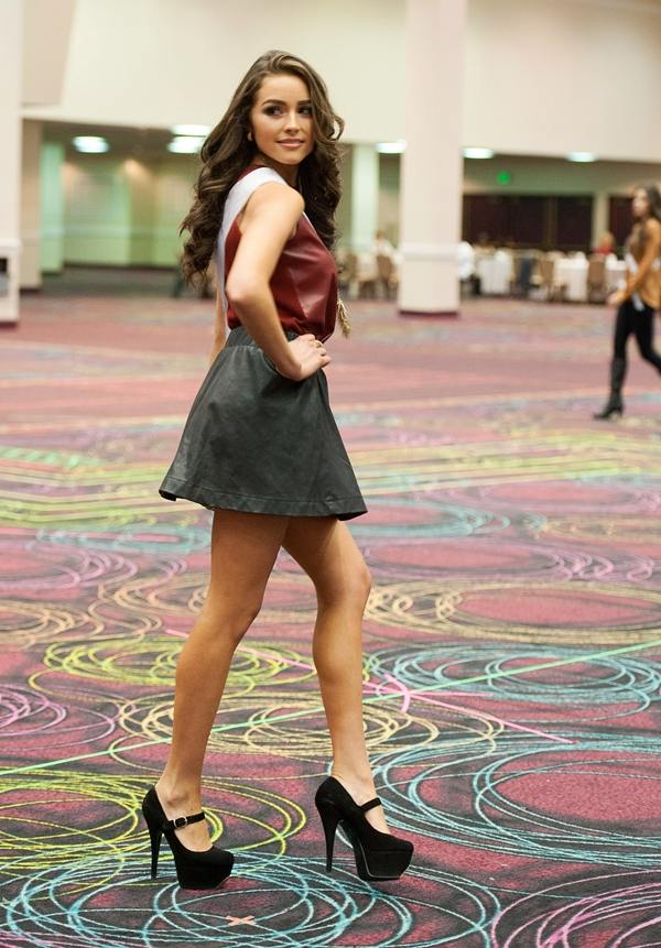 MU 2012 - ซ้อมเดิน