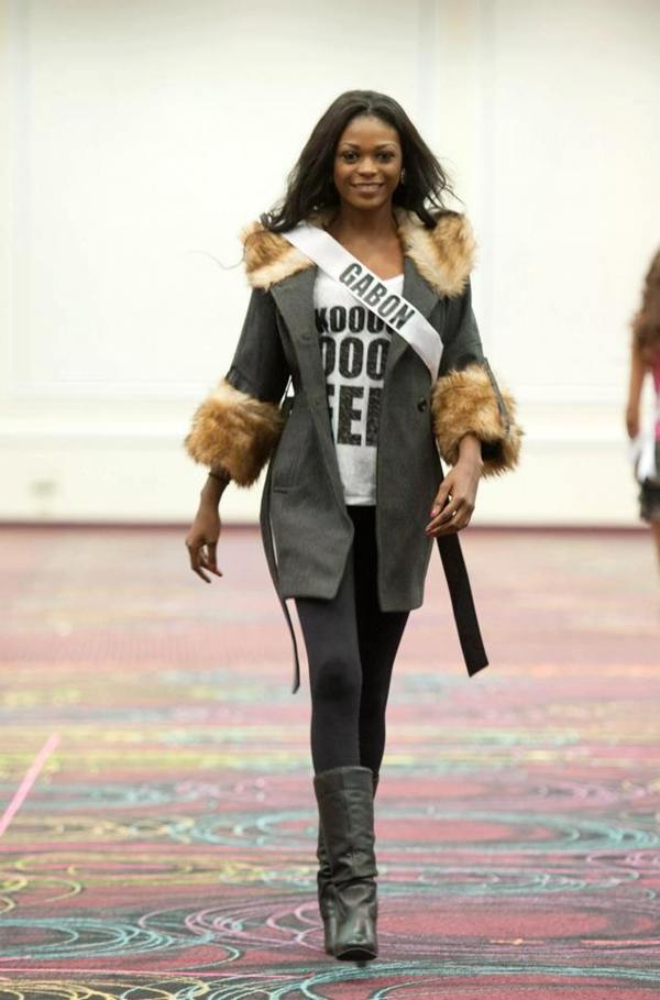 MU 2012 - ซ้อมเดิน