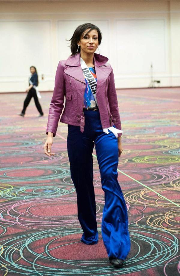 MU 2012 - ซ้อมเดิน