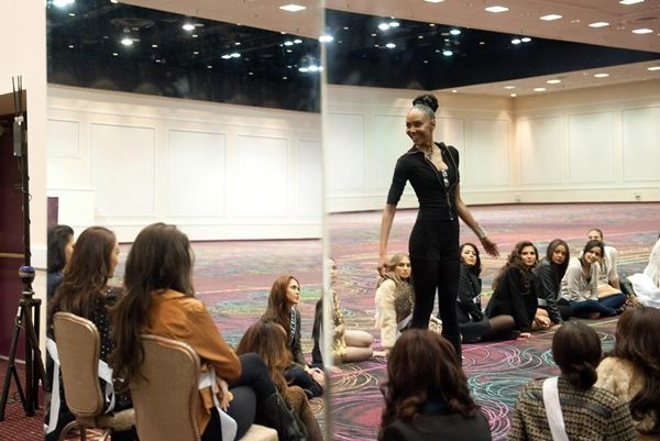 MU 2012 - ซ้อมเดิน