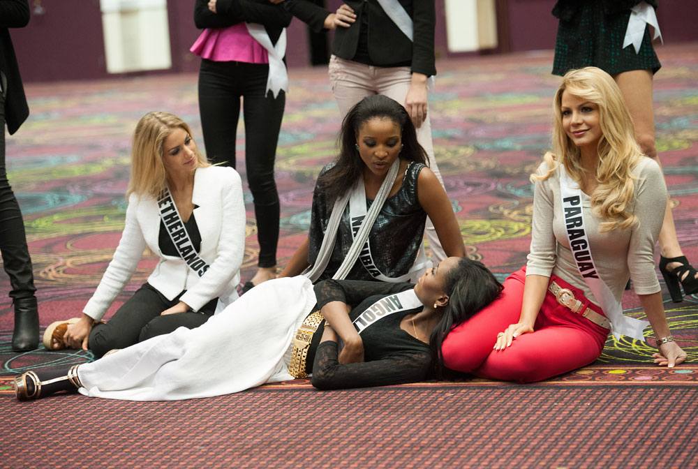 MU 2012 - ซ้อมเดิน