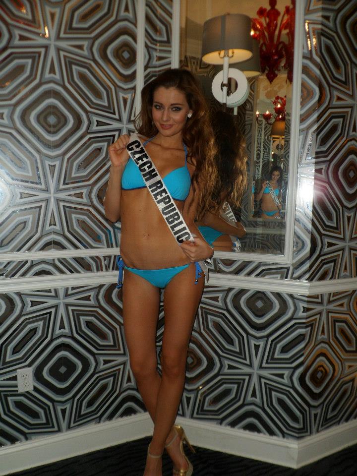 MU 2012 - ชุดว่ายน้ำ