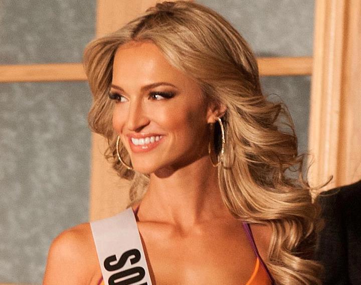 MU 2012 - ชุดว่ายน้ำ