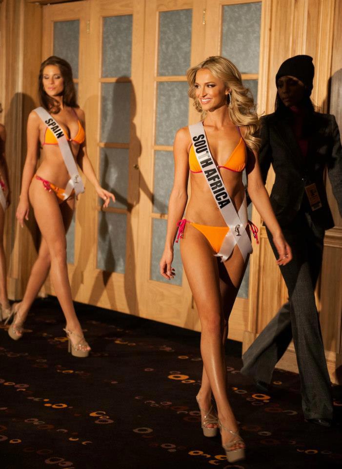 MU 2012 - ชุดว่ายน้ำ