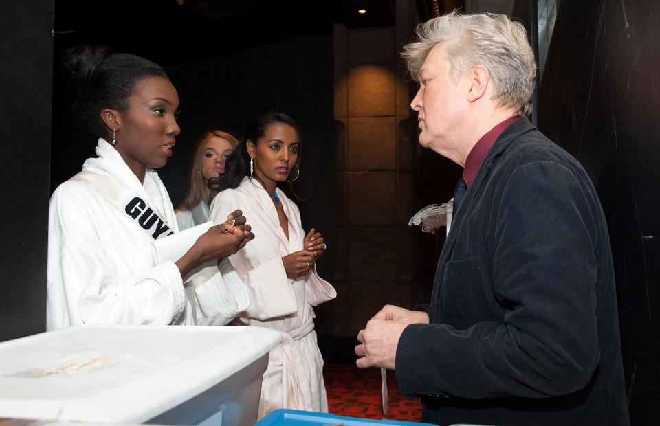 MU 2012 - ชุดว่ายน้ำ 1