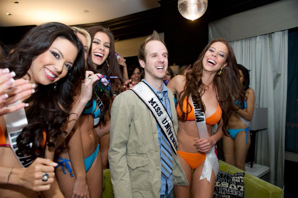 MU 2012 - ชุดว่ายน้ำ 1