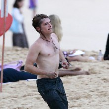 Josh Hutcherson หุ่นน่ากอดพุงนิดๆ