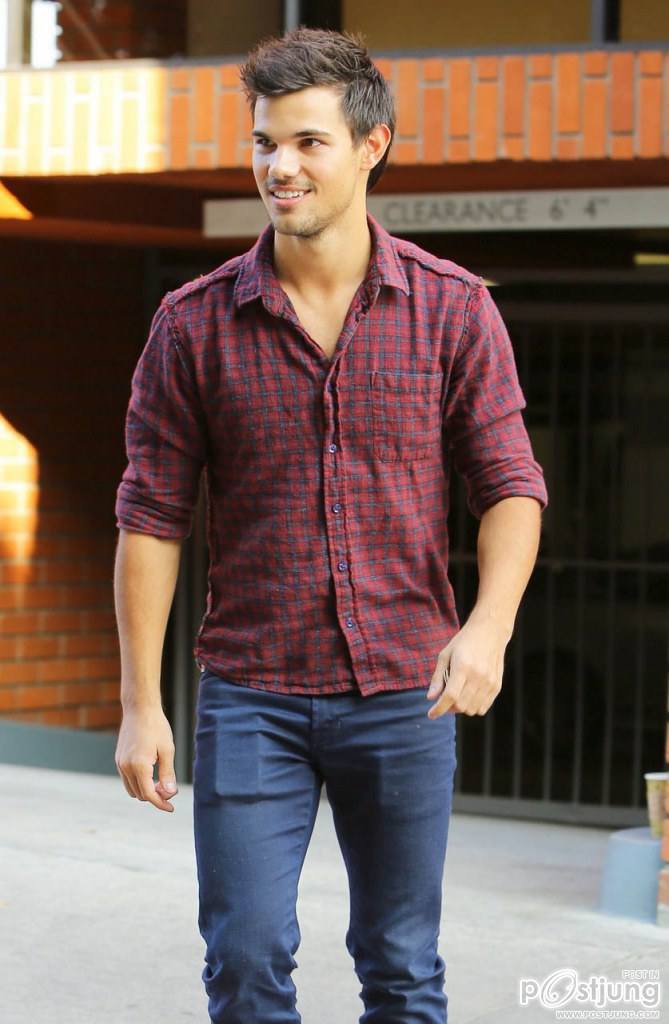 เทย์เลอร์หนุ่มน่ากอดน่าฟัด