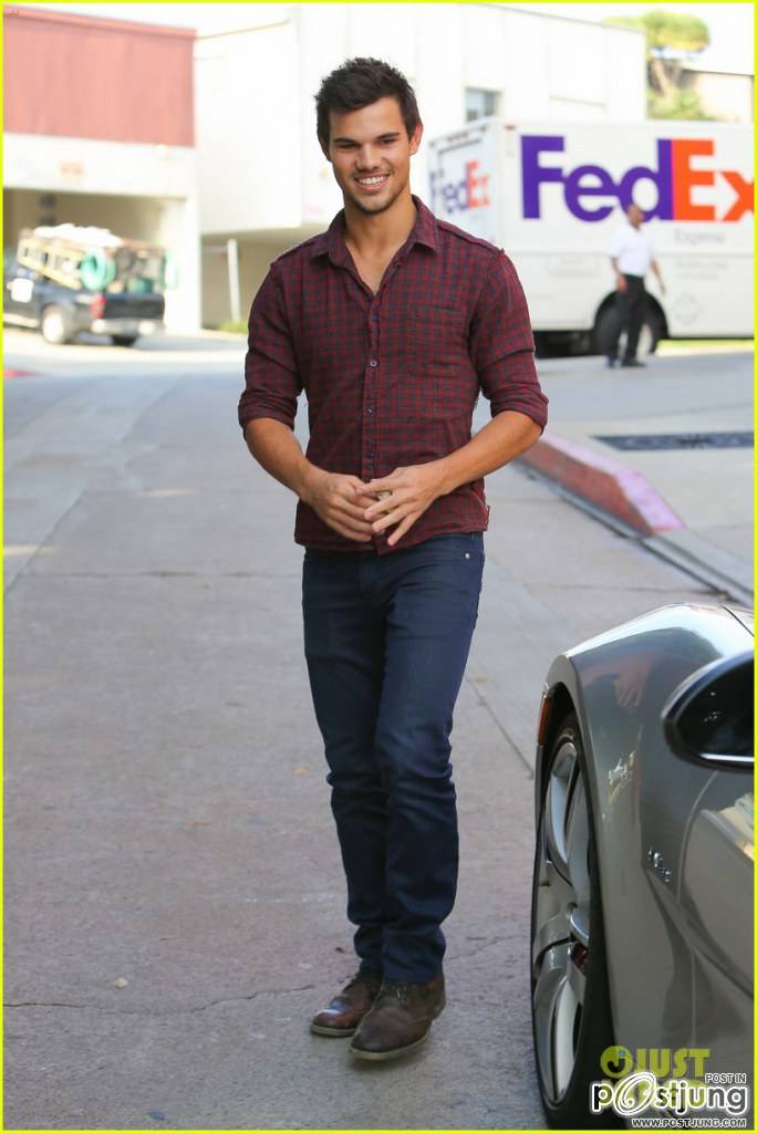 เทย์เลอร์หนุ่มน่ากอดน่าฟัด