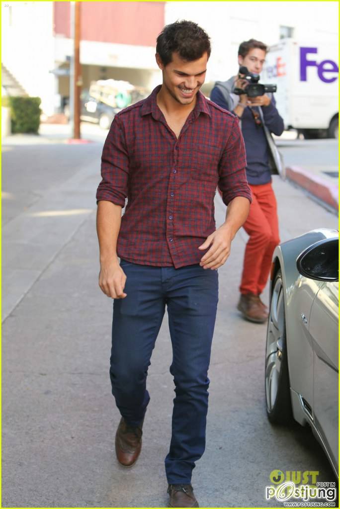 เทย์เลอร์หนุ่มน่ากอดน่าฟัด