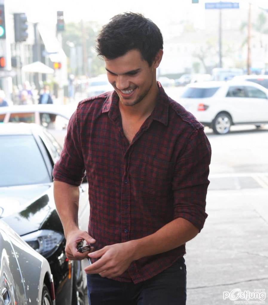 เทย์เลอร์หนุ่มน่ากอดน่าฟัด