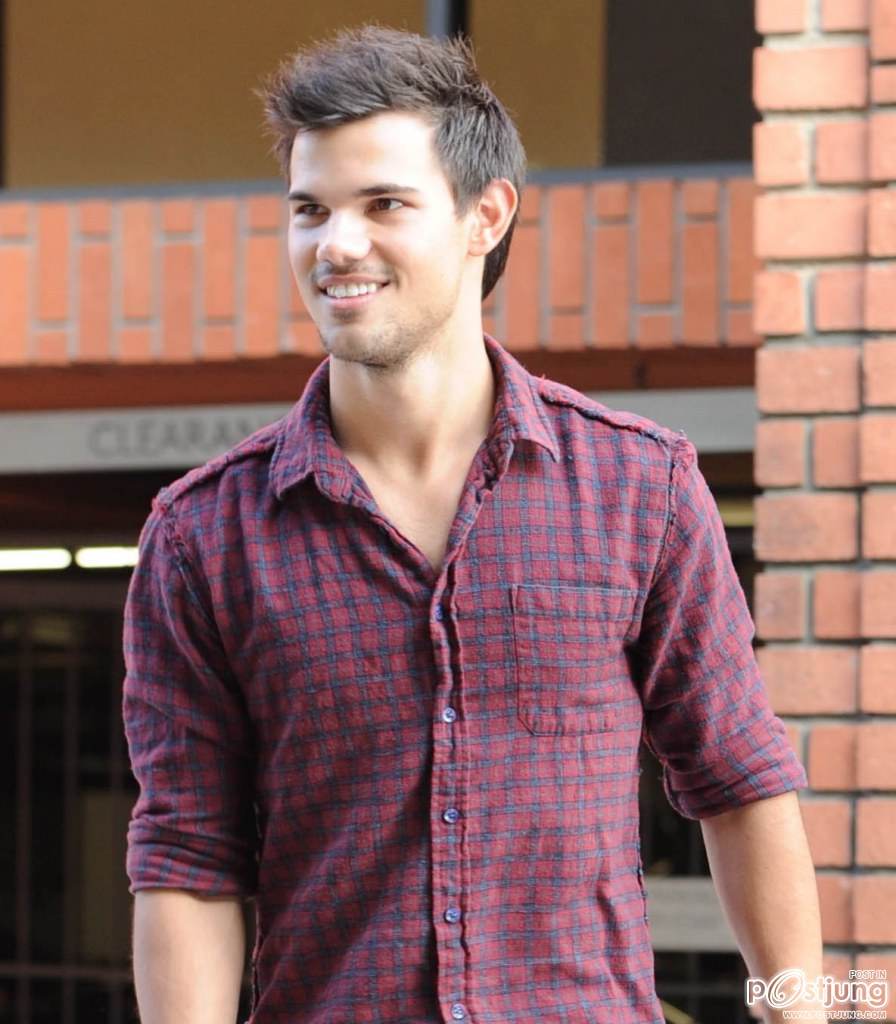 เทย์เลอร์หนุ่มน่ากอดน่าฟัด