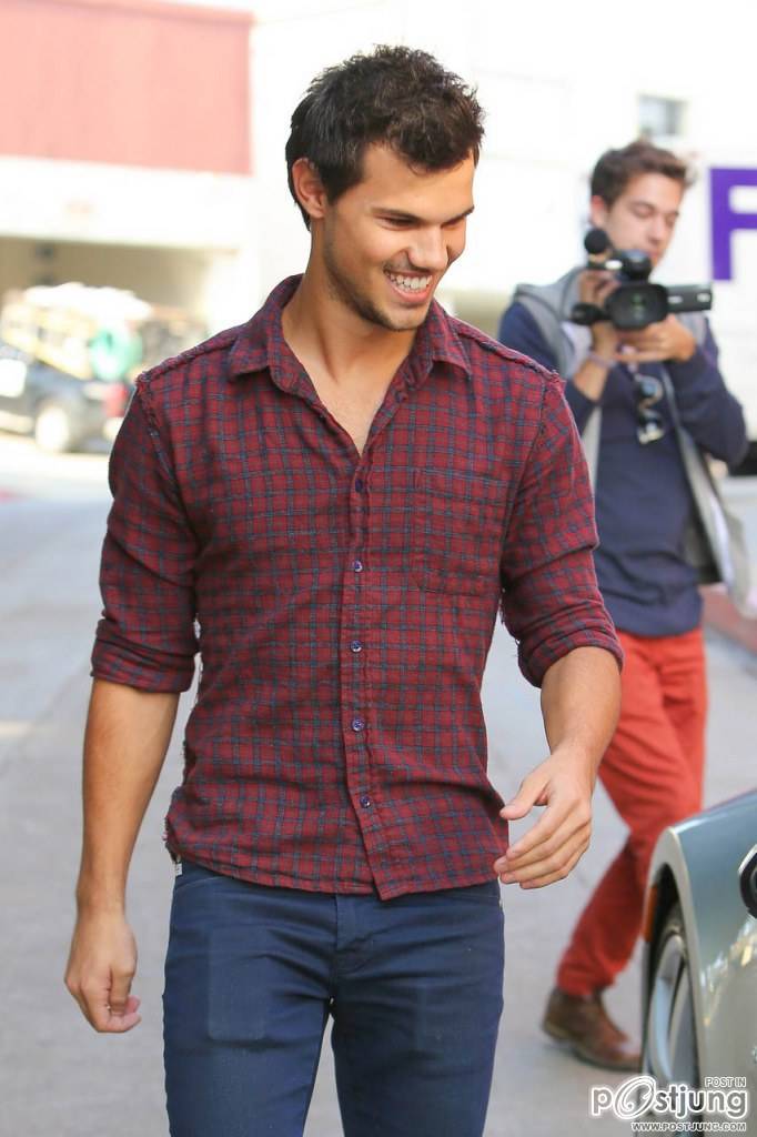 เทย์เลอร์หนุ่มน่ากอดน่าฟัด