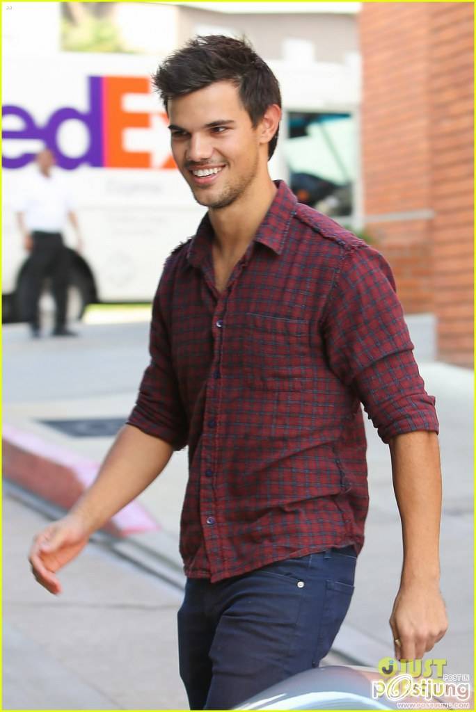 เทย์เลอร์หนุ่มน่ากอดน่าฟัด