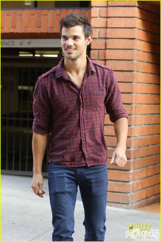 เทย์เลอร์หนุ่มน่ากอดน่าฟัด