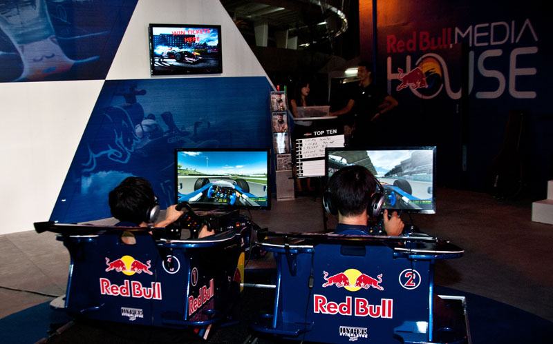 F1 Simutator ใครทำแต้มสูงสุดรับไปบัตรเข้างาน Race of Champions สำหรับวันที่  15-16 ธ.ค.นี้ค่ะ