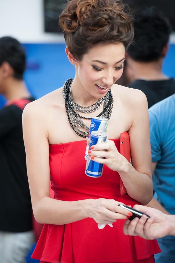 พิธีกรสุดสวย