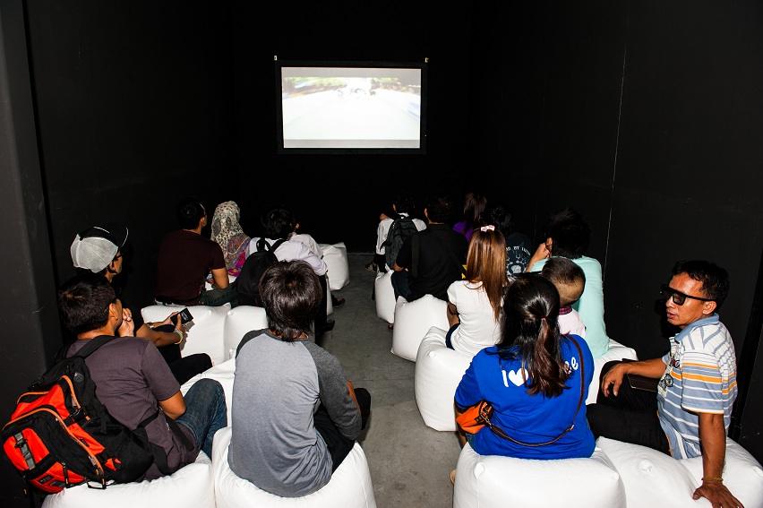 มาดูหนังสามมิติกันค่ะ